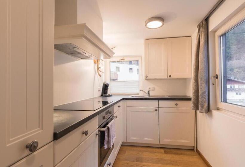 בית, 4 חדרי שינה, Aparthotel Herzblick Gmbh