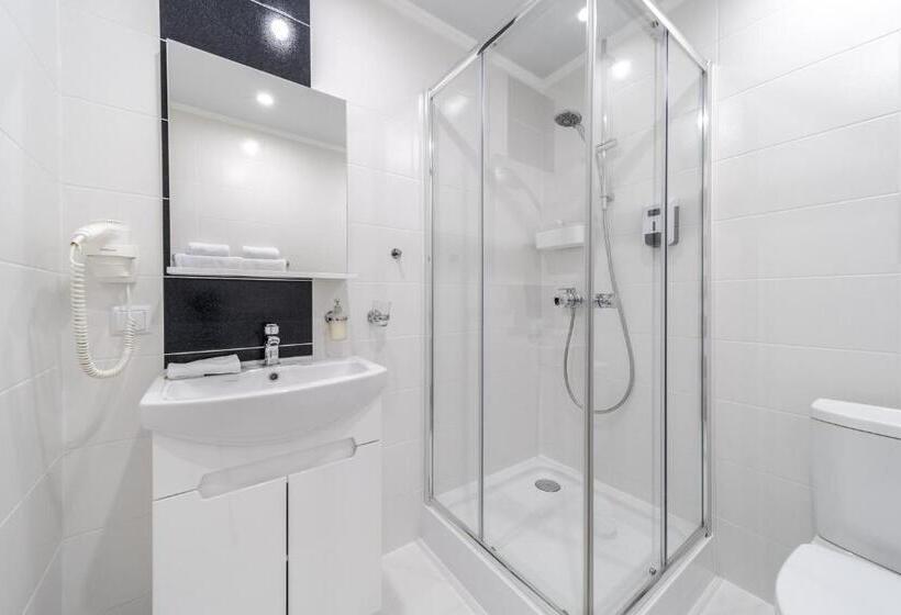 اتاق استاندارد با بالکن, Guest House