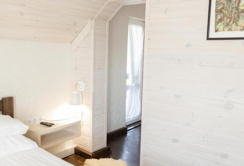 اتاق استاندارد با بالکن, Guest House