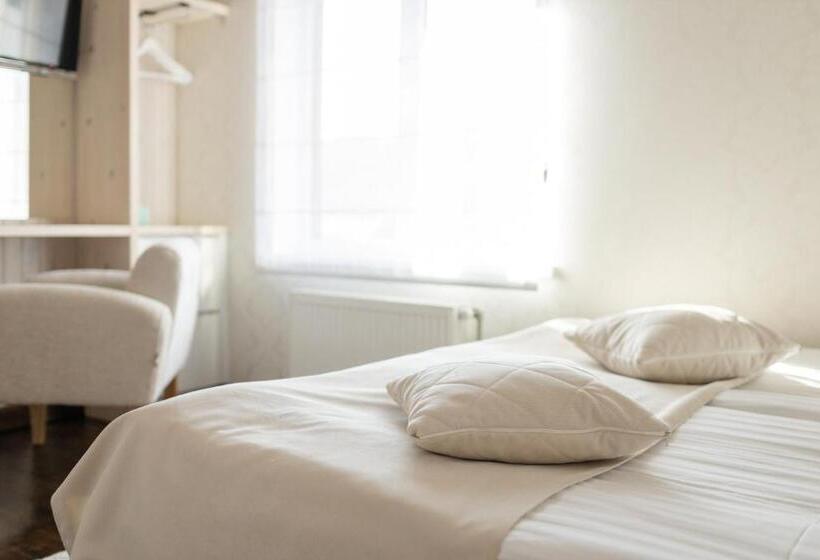 اتاق استاندارد با بالکن, Guest House