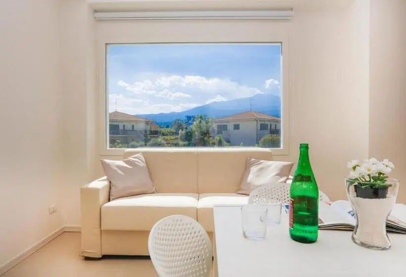 景色の見える一ベッドルームアパートメント, Path House   Etna & Sea View