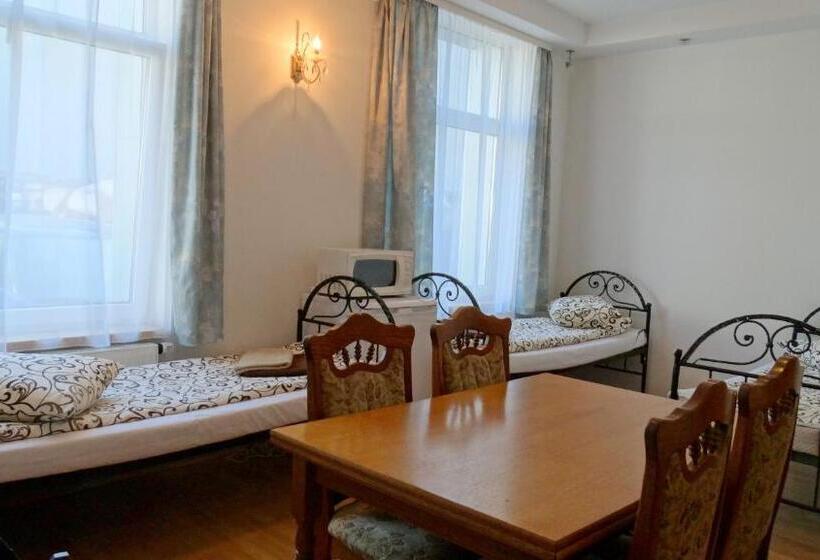 اتاق استاندارد چهار تخته, Leokordis