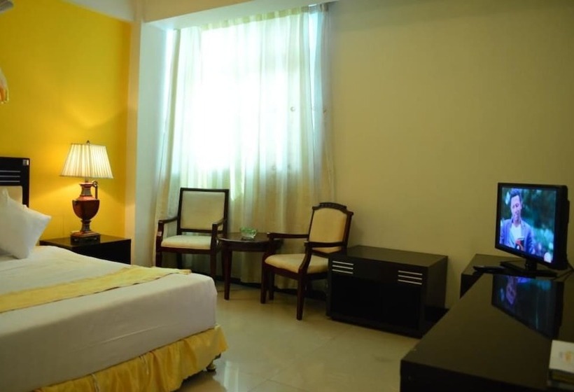 سوییت لوکس, Lewi Hotel Piazza