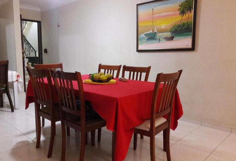 Апартаменты 3 Спальни, Posada Dilia Del Alba