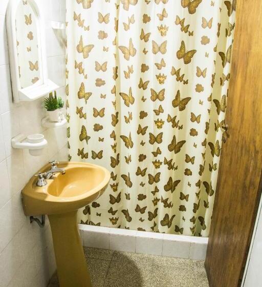 اتاق استاندارد سه نفره, El Quincho