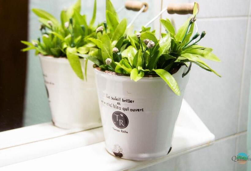 اتاق استاندارد چهار تخته, El Quincho