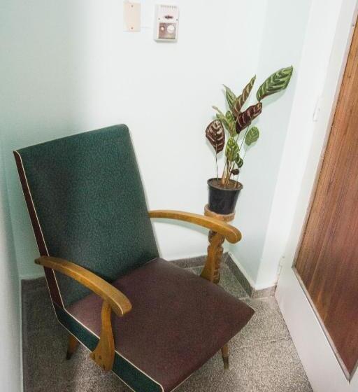 اتاق استاندارد چهار تخته, El Quincho