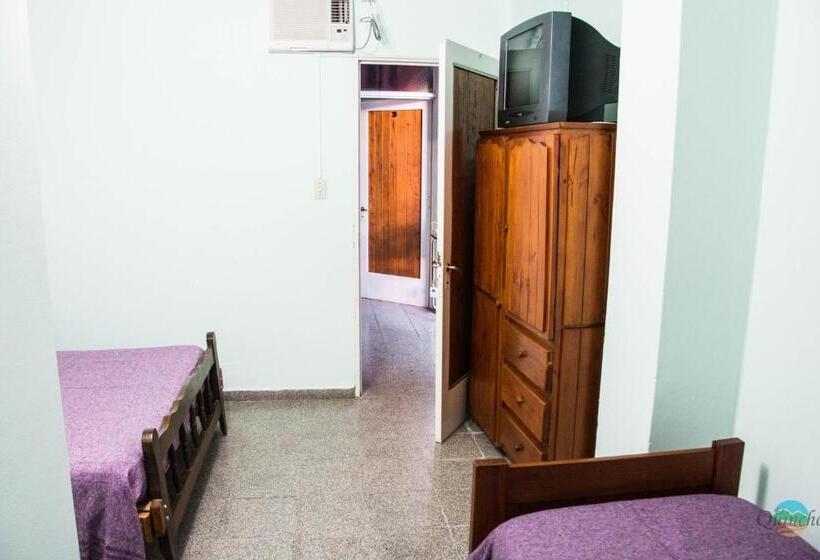 اتاق استاندارد سه نفره, El Quincho