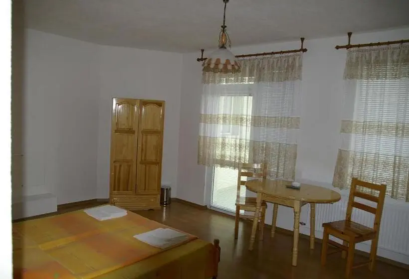 バルコニー付スタンダード４ベッドルーム, Karadzhovy Guest House