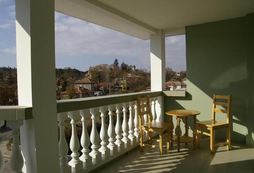 バルコニー付スタンダード4ベッドルーム, Karadzhovy Guest House