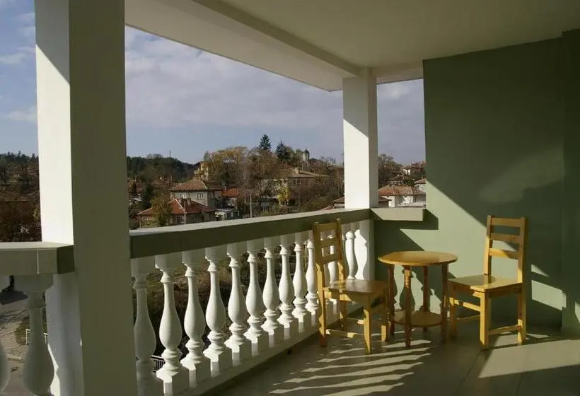 バルコニー付スタンダード４ベッドルーム, Karadzhovy Guest House