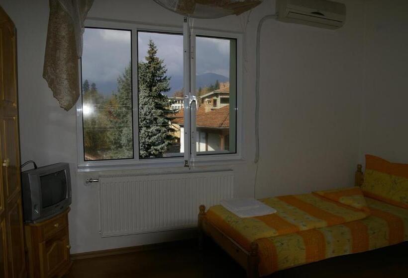 Номер Стандарт, Karadzhovy Guest House