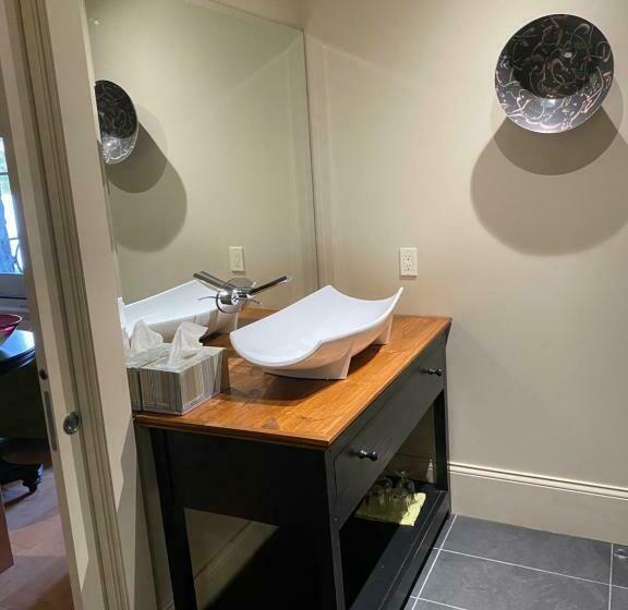 スイート, Gîte Et Atelier De L Artiste Peintre Paysagiste Canadien Gordon Harrison