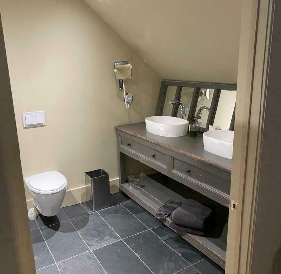 Suite with lake view, Gîte Et Atelier De L Artiste Peintre Paysagiste Canadien Gordon Harrison