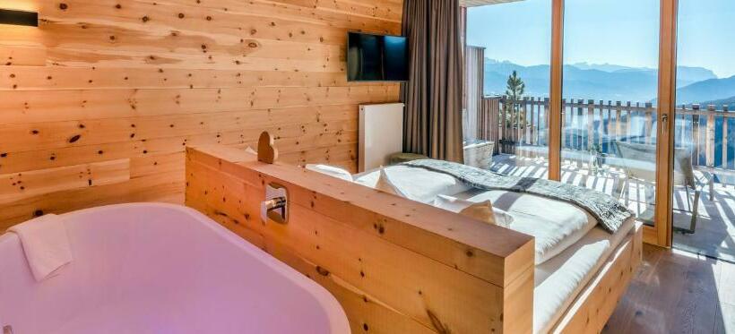 جناح عائلي, Tratterhof Mountain Sky