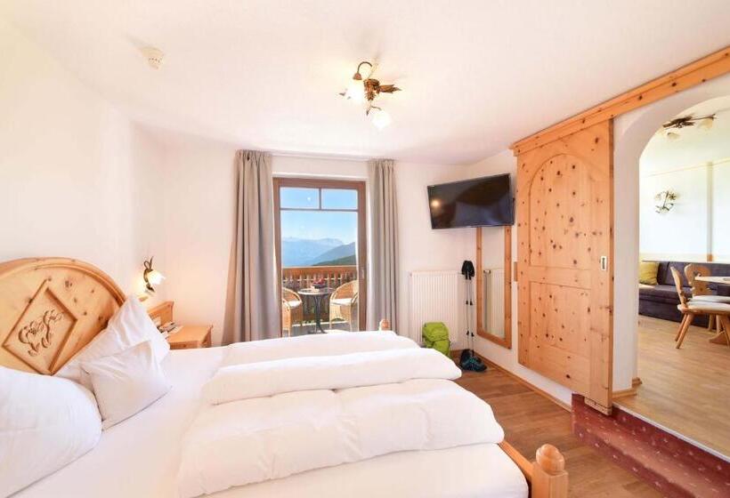 جناح مطلّ علي الجبل, Tratterhof Mountain Sky