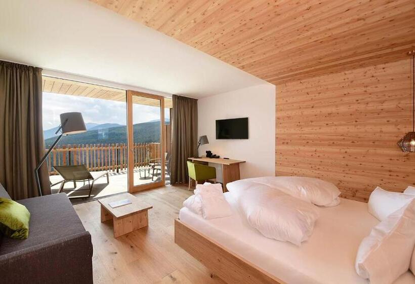 جناح جونيور مزوَّد بتراس, Tratterhof Mountain Sky