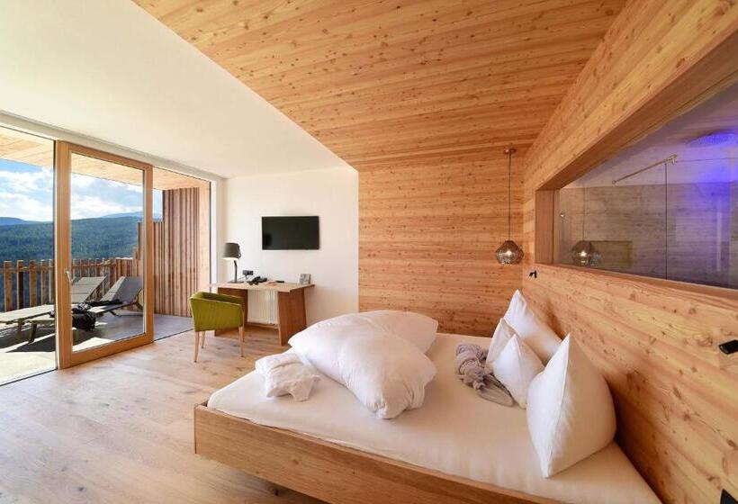 جناح جونيور مزوَّد بتراس, Tratterhof Mountain Sky