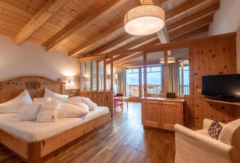 جناح, Tratterhof Mountain Sky