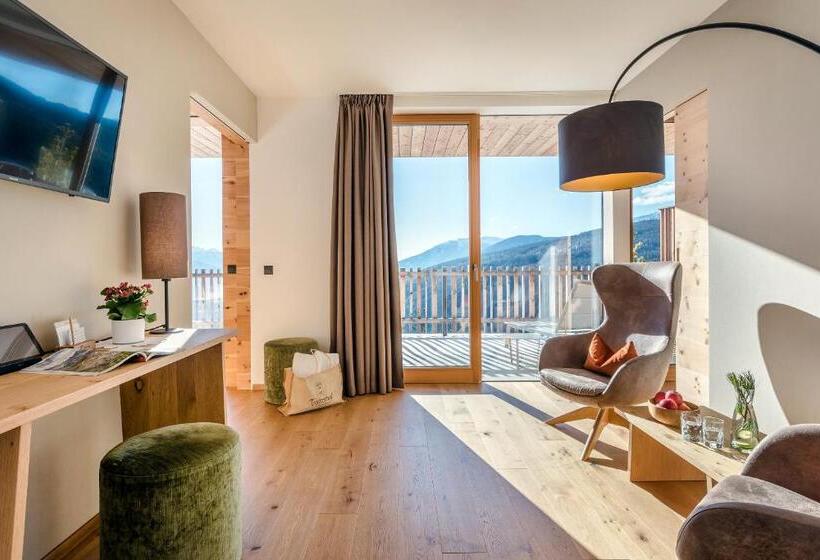 جناح عائلي, Tratterhof Mountain Sky