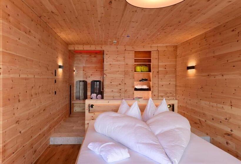 جناح عائلي, Tratterhof Mountain Sky