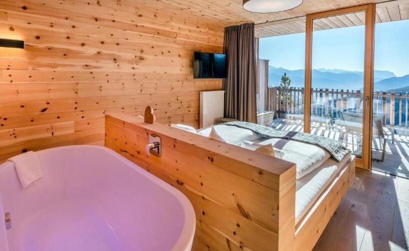 סוויטה משפחתית, Tratterhof Mountain Sky