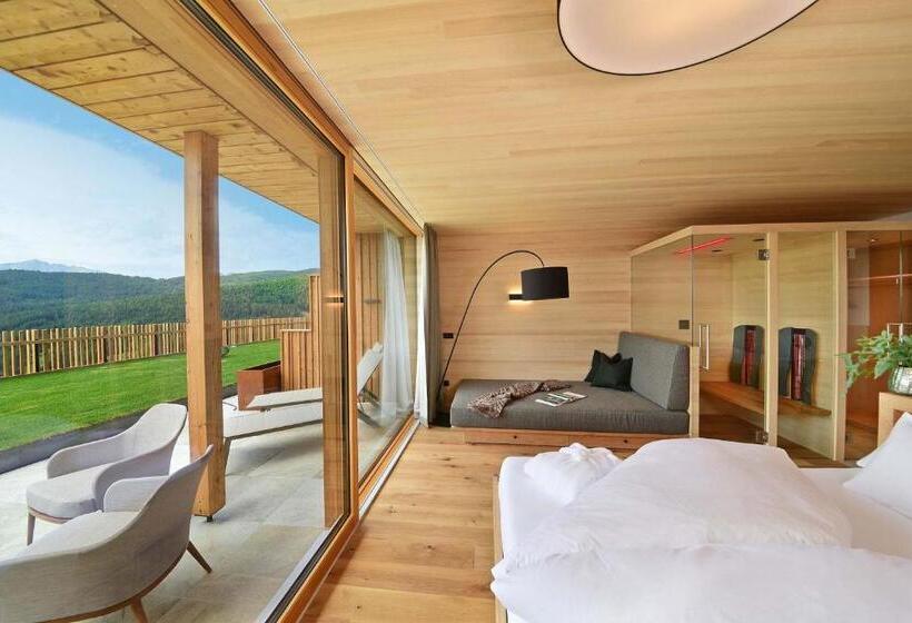 סוויטה עם ג'קוזי, Tratterhof Mountain Sky