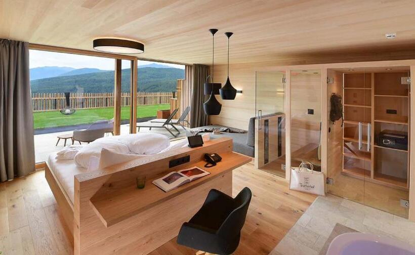 סוויטה עם ג'קוזי, Tratterhof Mountain Sky