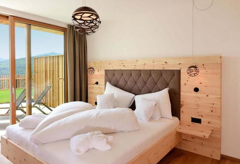 בקתת חדר, Tratterhof Mountain Sky