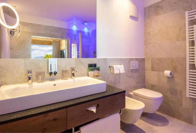 جناح ديلوكس, Tratterhof Mountain Sky