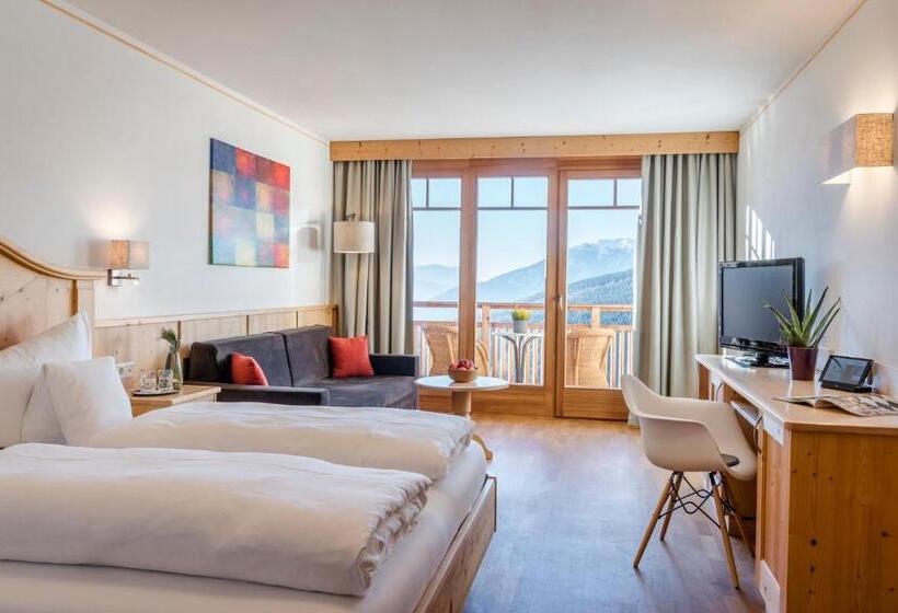 חדר משפחתי, Tratterhof Mountain Sky