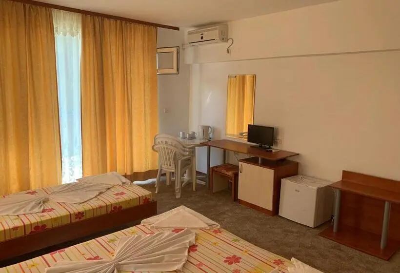اتاق استاندارد سه تخته با بالکن, Lilia Guest House
