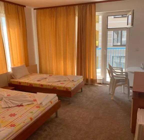 اتاق استاندارد سه تخته با بالکن, Lilia Guest House