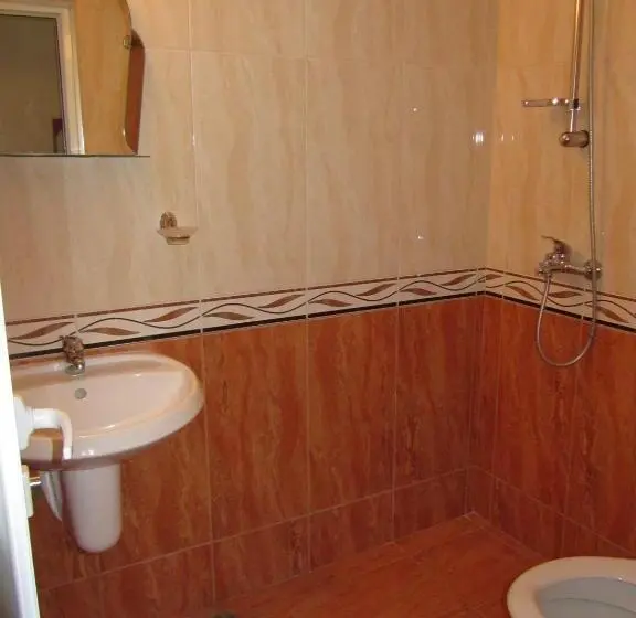 اتاق استاندارد سه تخته با بالکن, Lilia Guest House