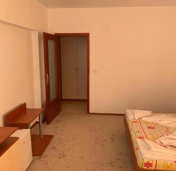 اتاق اکونومی, Lilia Guest House