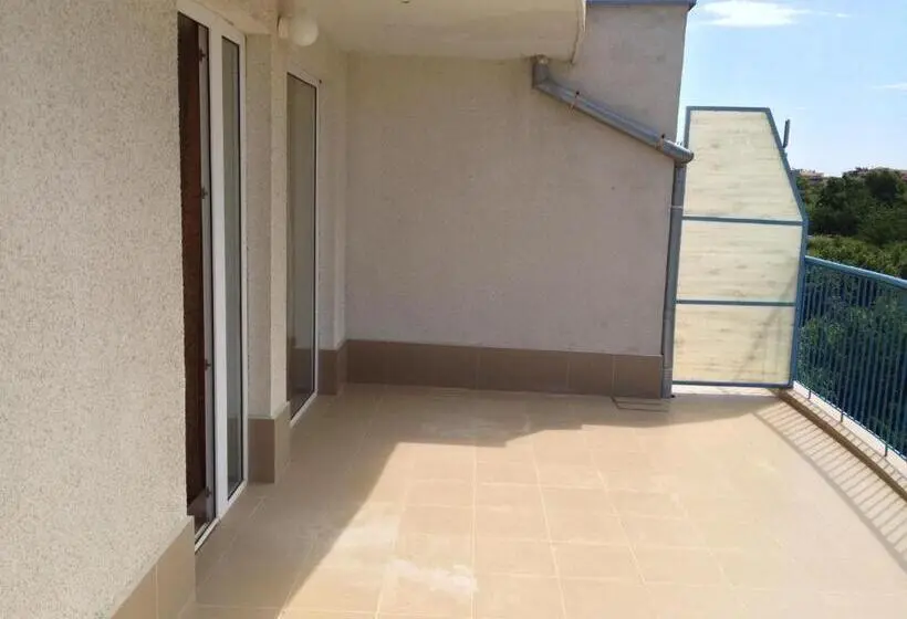 استودیو استاندارد با تراس, Lilia Guest House