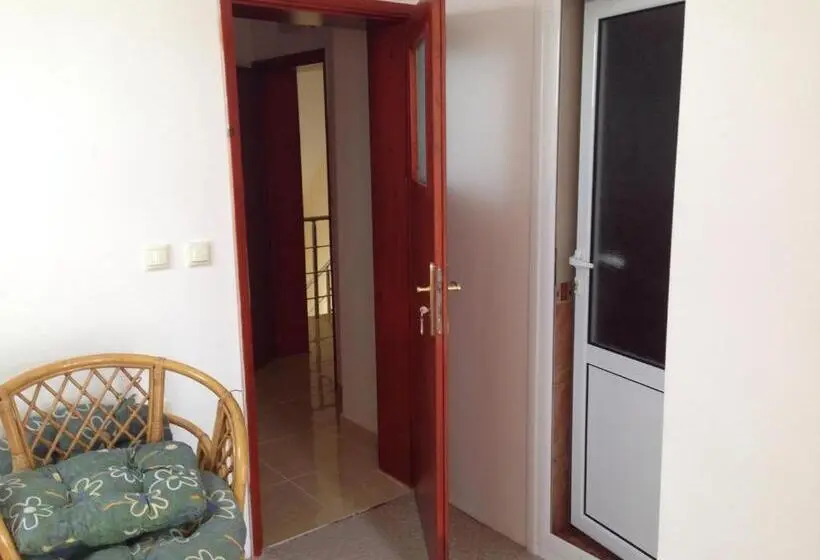 استودیو استاندارد با تراس, Lilia Guest House
