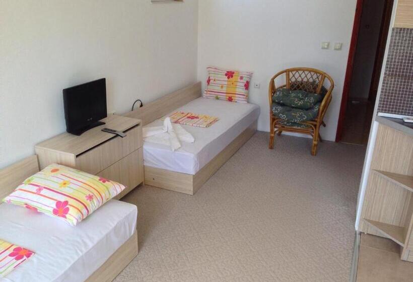 סטודיו סטנדרט עם מרפסת, Lilia Guest House