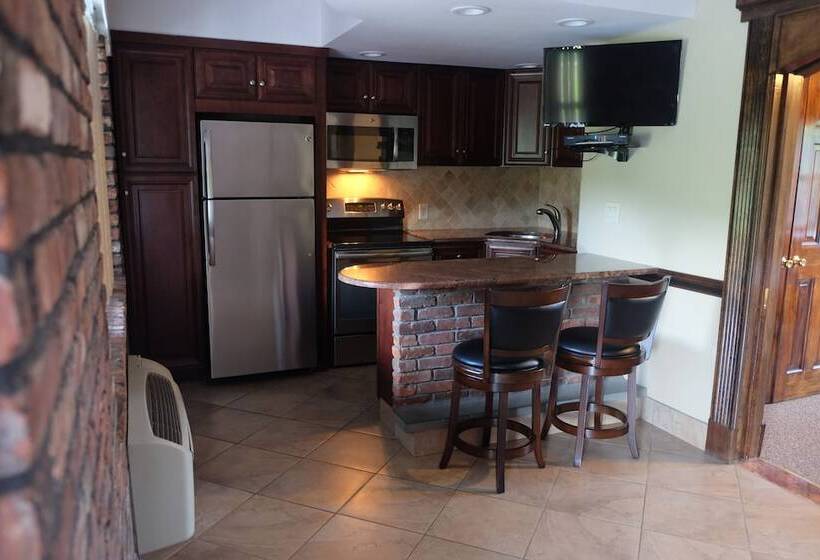 סוויטה דלוקס, Chalet Inn & Suites