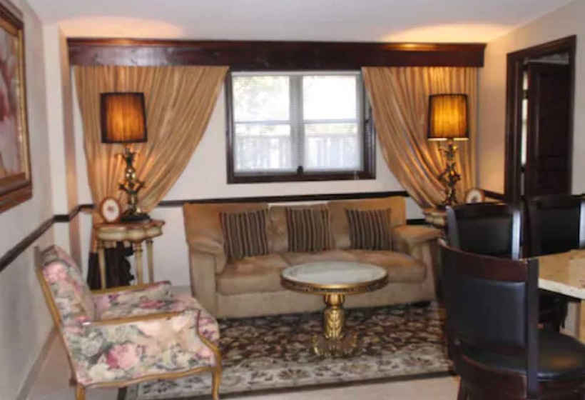 סוויטה דלוקס, Chalet Inn & Suites