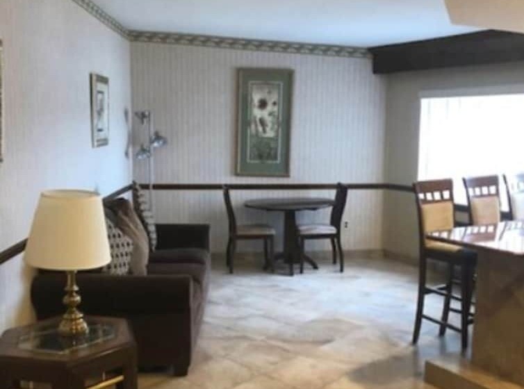 סוויטה משפחתית, Chalet Inn & Suites