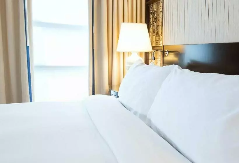 身障者適用キングサイズベッドルーム, Hamilton Hotel   Washington Dc