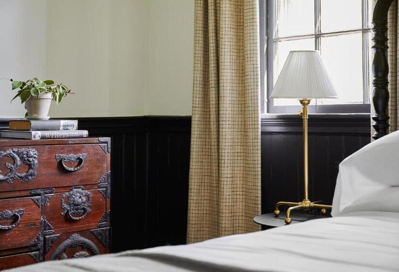 اتاق استاندارد, Blind Tiger Portland Danforth Street