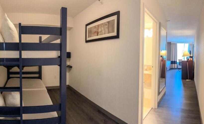 Семейный Номер, Comfort Inn & Suites Kissimmee By The Parks