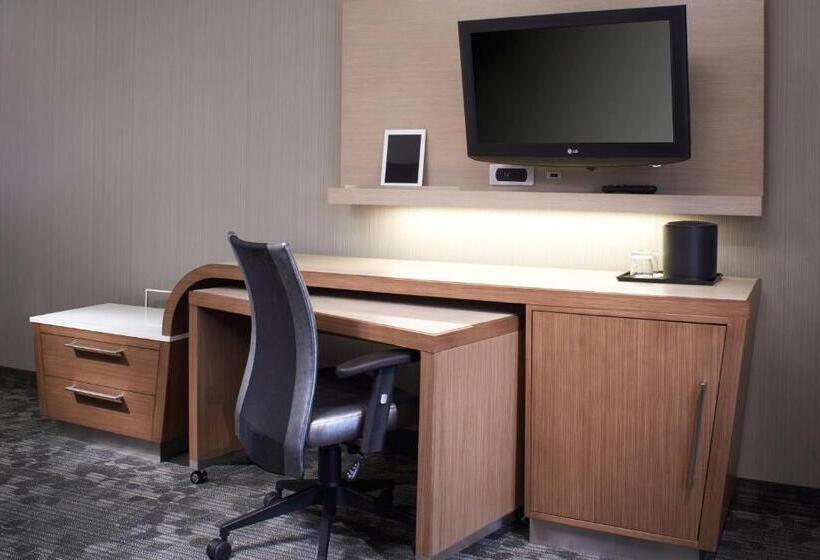 Стандартный Номер Кровать Кинг, Courtyard Cleveland Independence