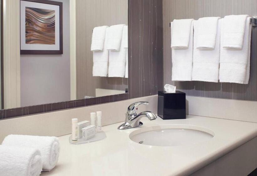 스위트 킹사이즈 침대, Courtyard Cleveland Independence