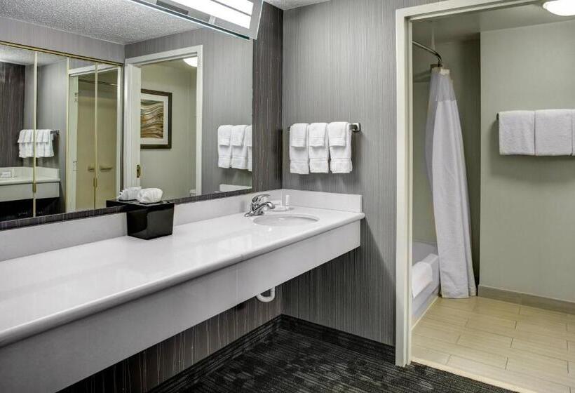 Люкс Кровать Кинг, Courtyard By Marriott Cleveland Westlake