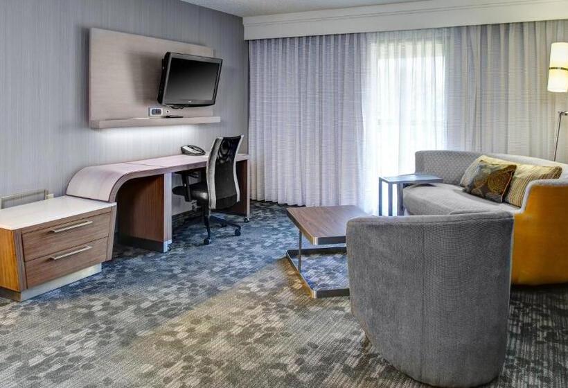 Люкс Executive Кровать Кинг, Courtyard By Marriott Cleveland Westlake
