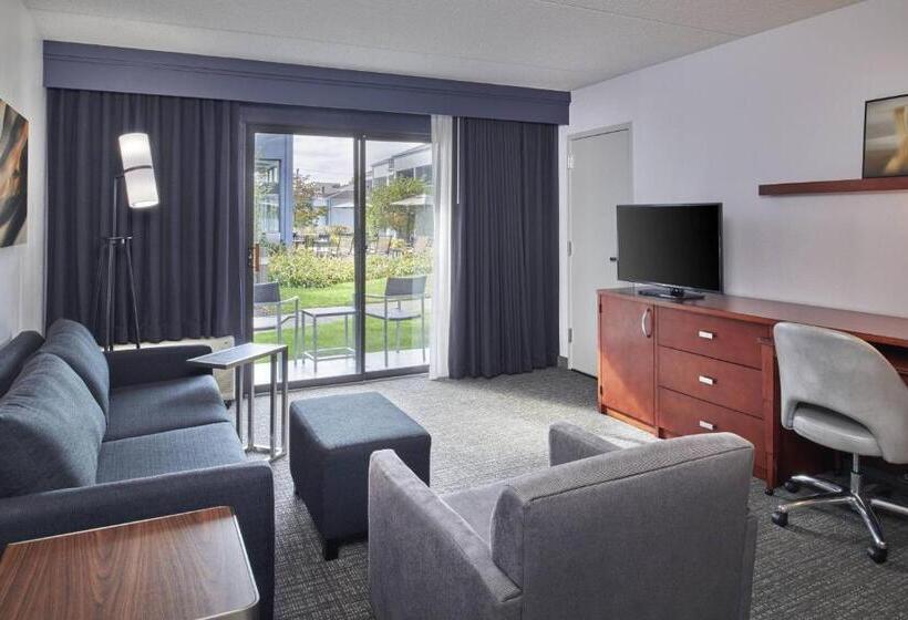 스위트 킹사이즈 침대, Courtyard By Marriott Detroit Troy