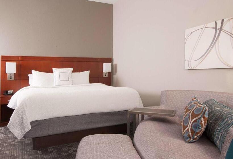 带大床的标准间, Courtyard Charleston Waterfront